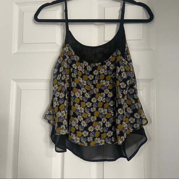 E & M Floral Lightweight Cropped Top Size Medium - Picture 4 of 4